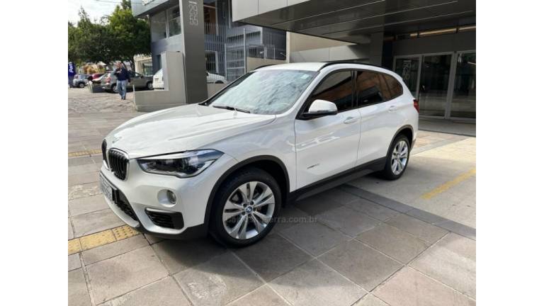 BMW - X1 - 2017/2018 - Branca - R$ 135.000,00