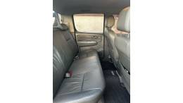 TOYOTA - HILUX - 2014/2014 - Prata - R$ 136.900,00