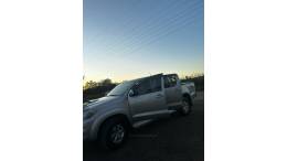 TOYOTA - HILUX - 2014/2014 - Prata - R$ 136.900,00