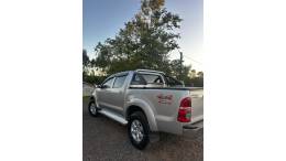TOYOTA - HILUX - 2014/2014 - Prata - R$ 136.900,00