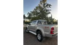 TOYOTA - HILUX - 2014/2014 - Prata - R$ 136.900,00