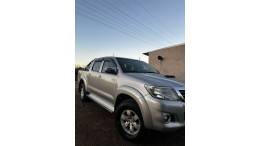 TOYOTA - HILUX - 2014/2014 - Prata - R$ 136.900,00