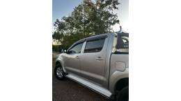 TOYOTA - HILUX - 2014/2014 - Prata - R$ 136.900,00