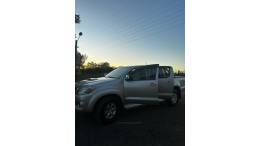 TOYOTA - HILUX - 2014/2014 - Prata - R$ 136.900,00