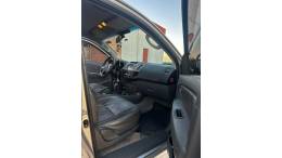 TOYOTA - HILUX - 2014/2014 - Prata - R$ 136.900,00