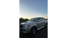 TOYOTA - HILUX - 2014/2014 - Prata - R$ 136.900,00